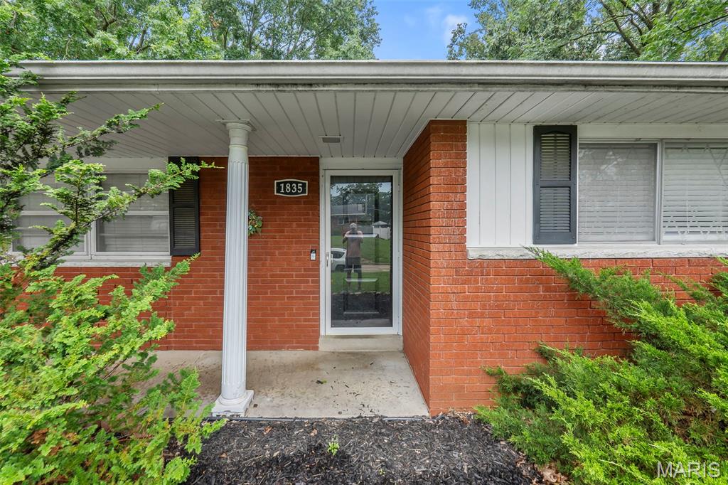 1835 Westridge Drive Property Photo 3
