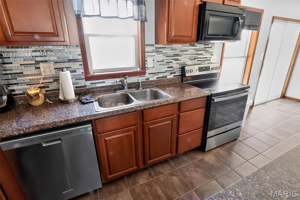 26042516 Property Photo 42
