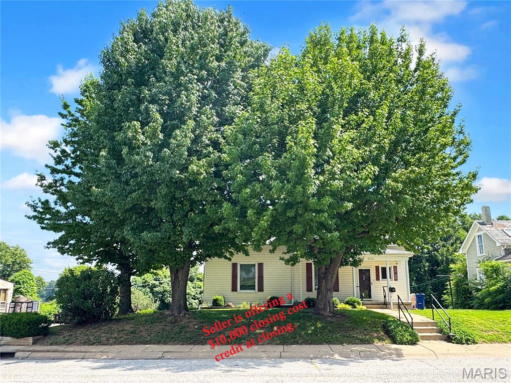 305 E Main Street Property Photo 1