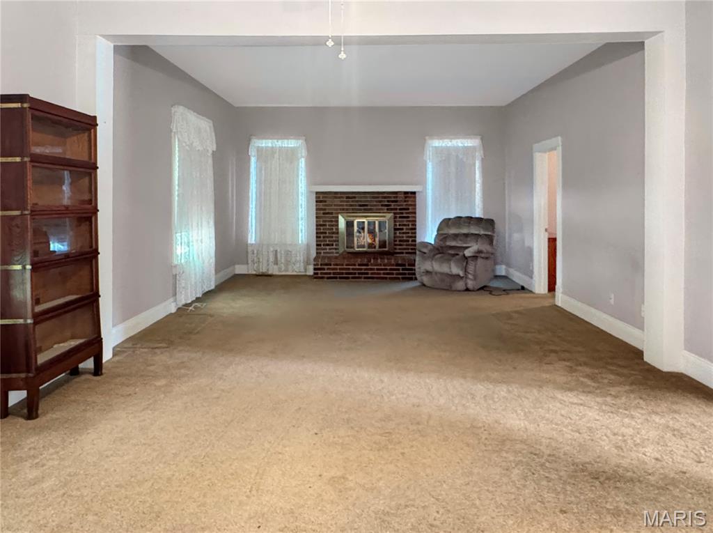 305 E Main Street Property Photo 4