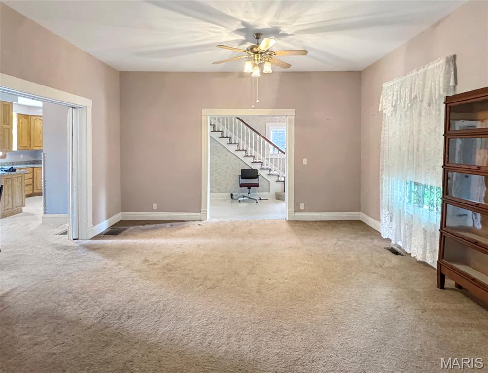 305 E Main Street Property Photo 14