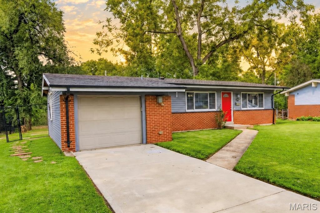 2565 Narraganset Drive Property Photo 1