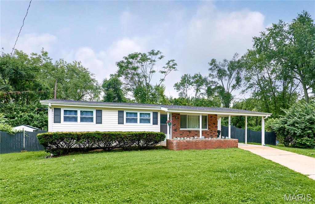 1800 Apple Blossom Court Property Photo 2
