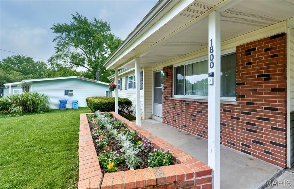 1800 Apple Blossom Court Property Photo 3