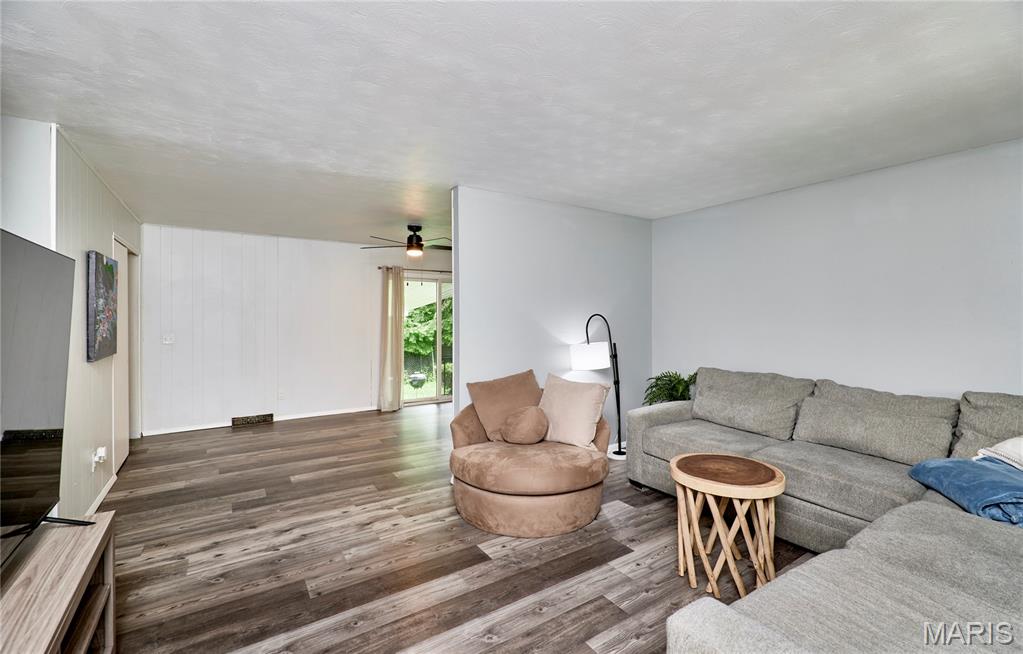 1800 Apple Blossom Court Property Photo 7