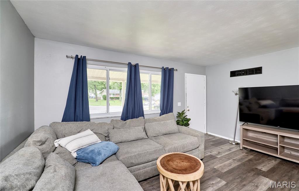 1800 Apple Blossom Court Property Photo 8
