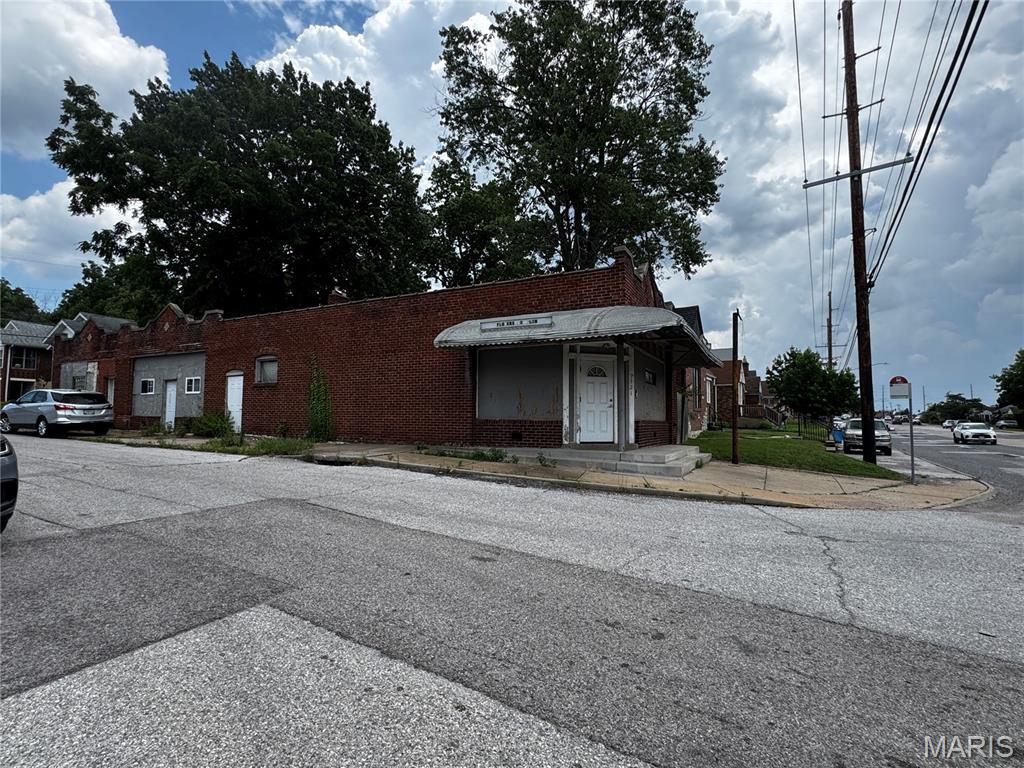 7121 W Florissant Avenue