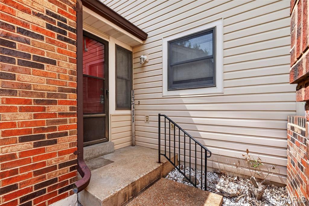 13711 La Conte Court Property Photo 1