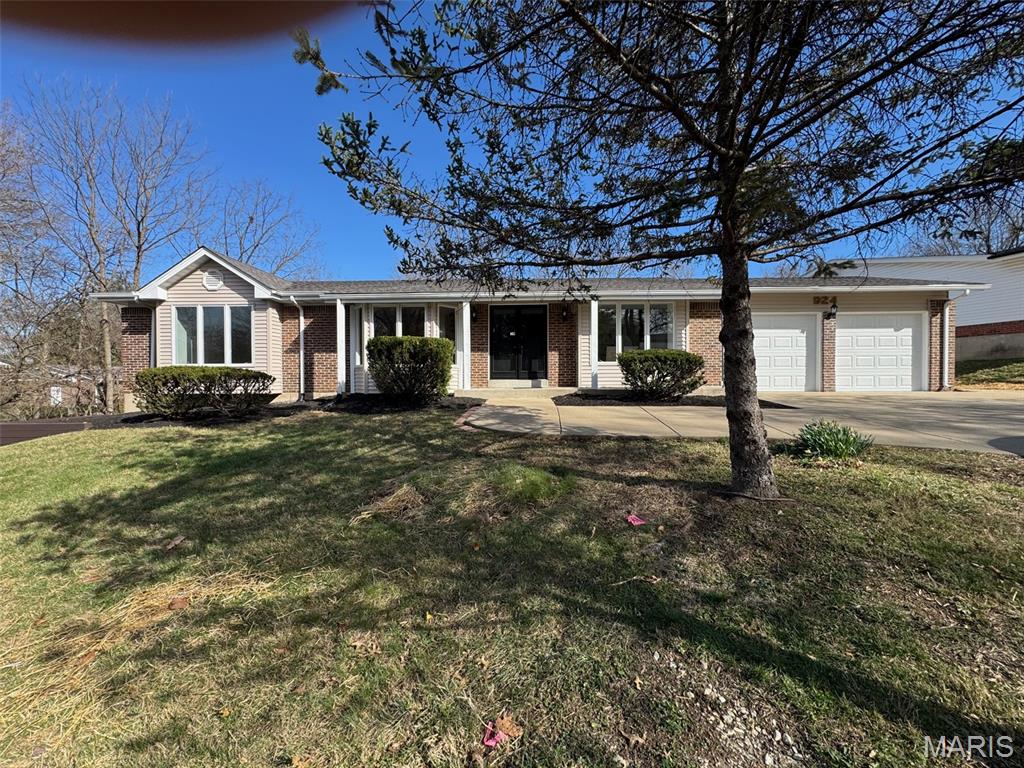 924 Fernview Drive Property Photo 1