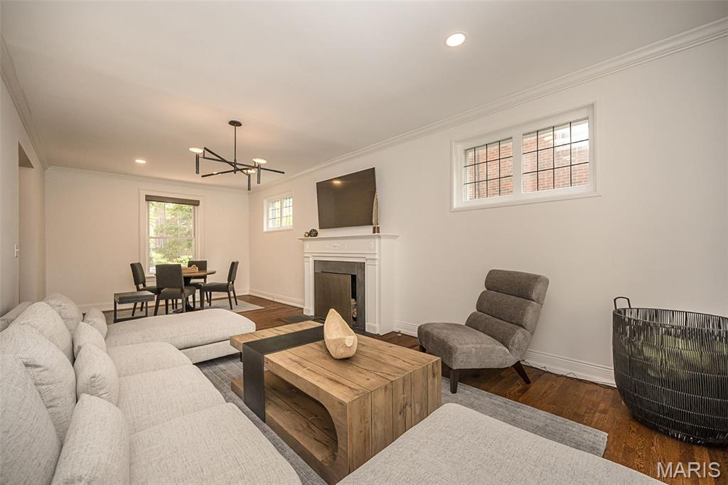 6946 Pershing Avenue Property Photo 6