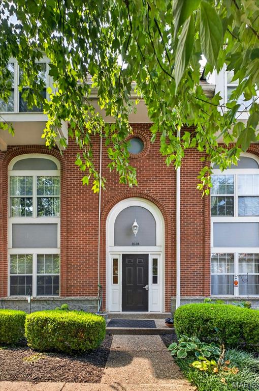 4225 W Pine Boulevard 23