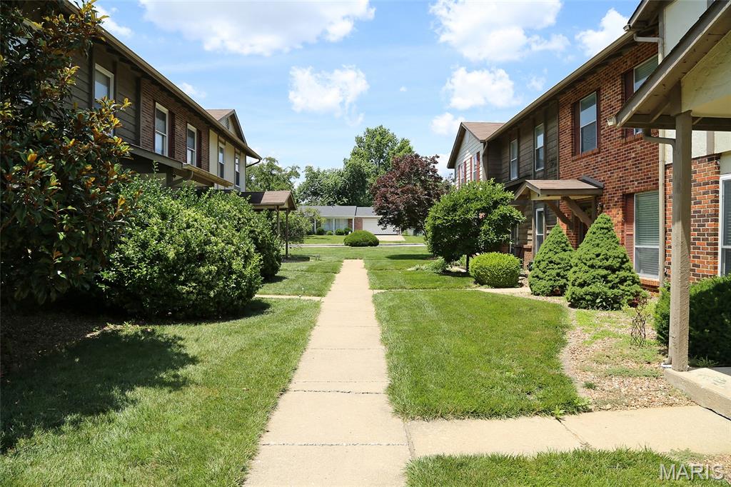 27 Park Charles Boulevard B Property Photo 3