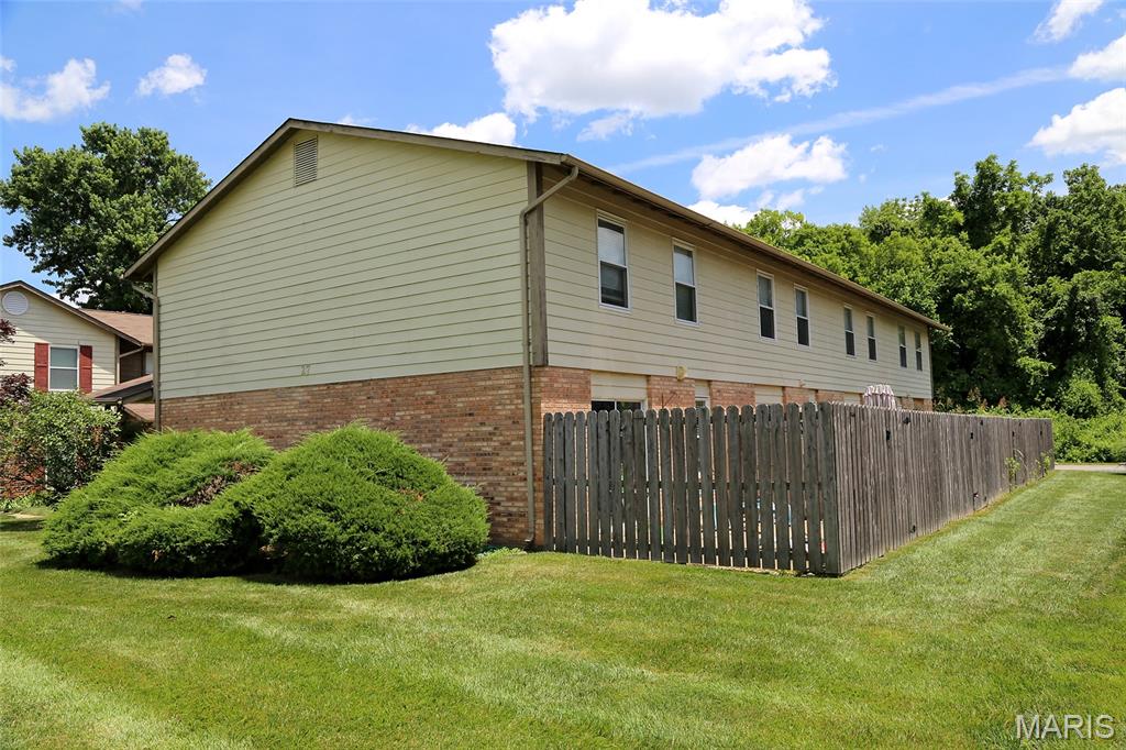 27 Park Charles Boulevard B Property Photo 5