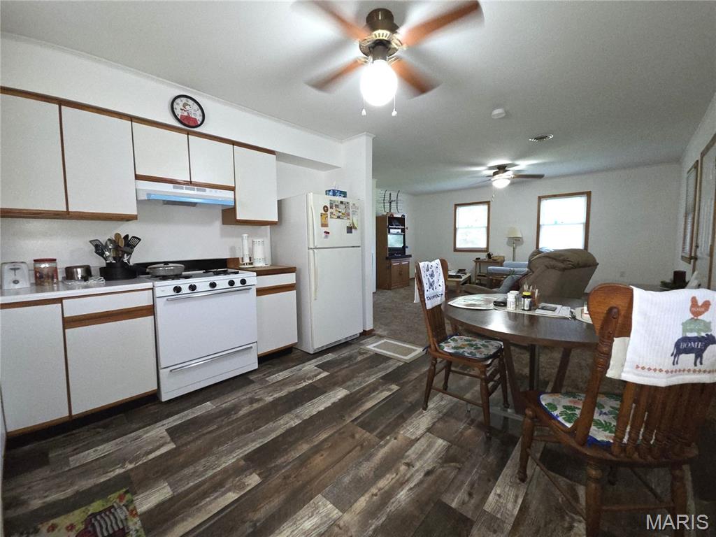 263 Candlewood Road Property Photo 2