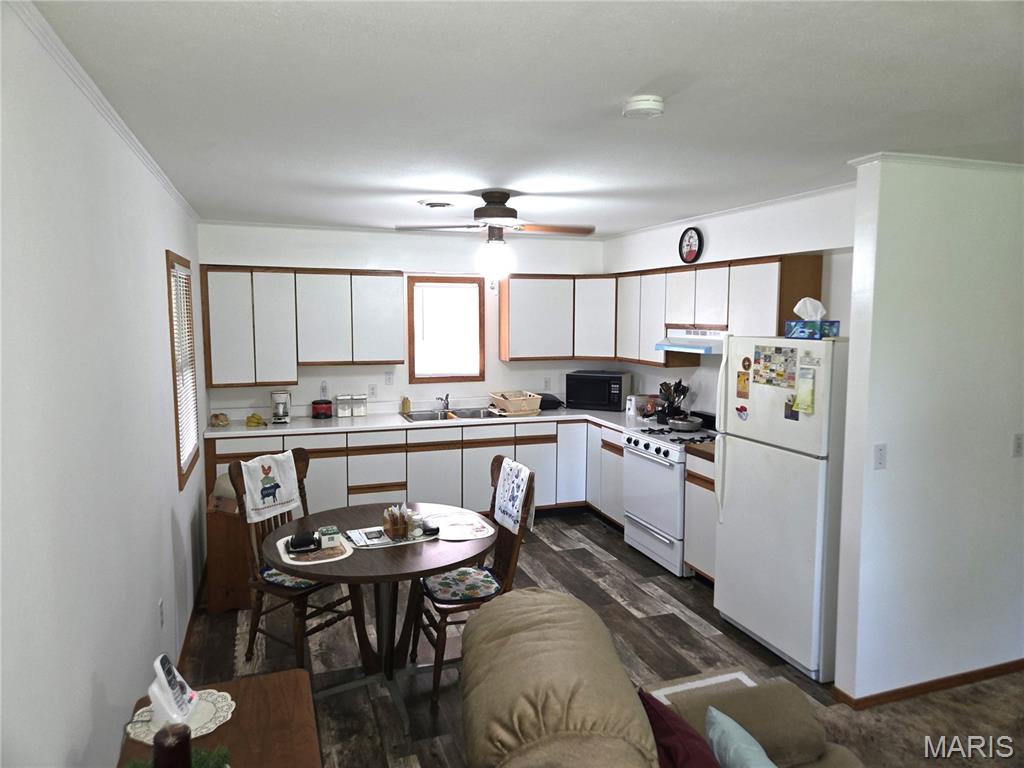 263 Candlewood Road Property Photo 3