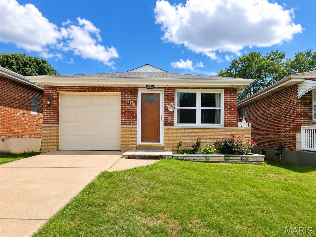 7448 Morganford Road Property Photo 2