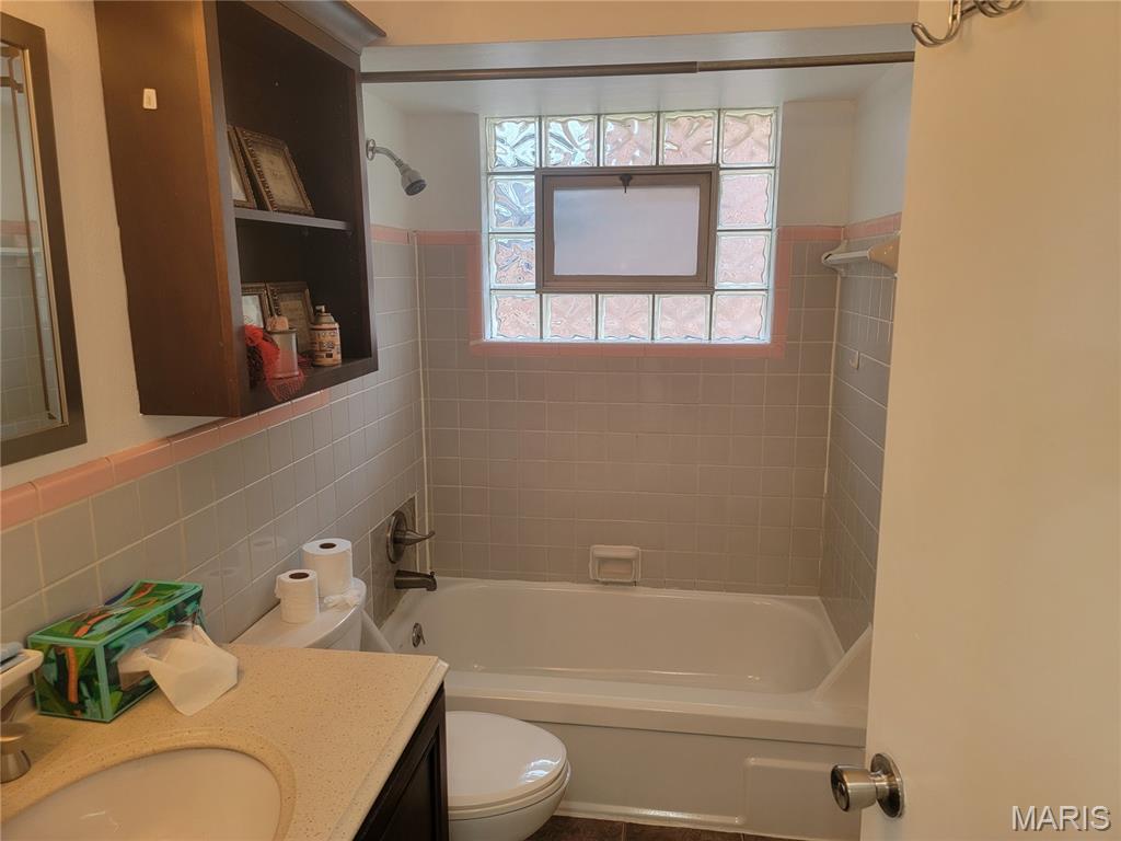 7448 Morganford Road Property Photo 9