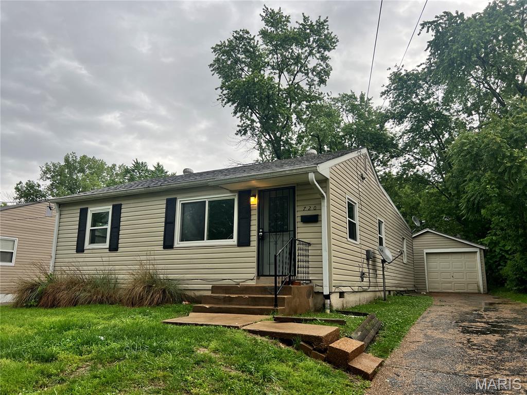 720 Beardsley Court Property Photo 1