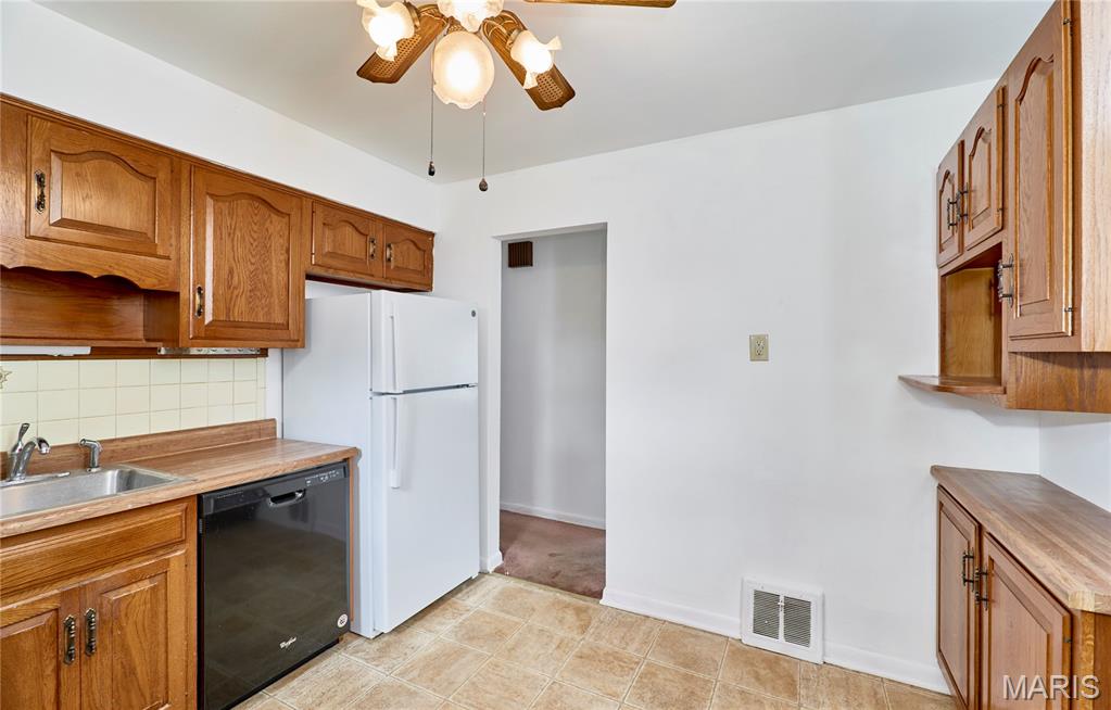 228 Newton Place Property Photo 8