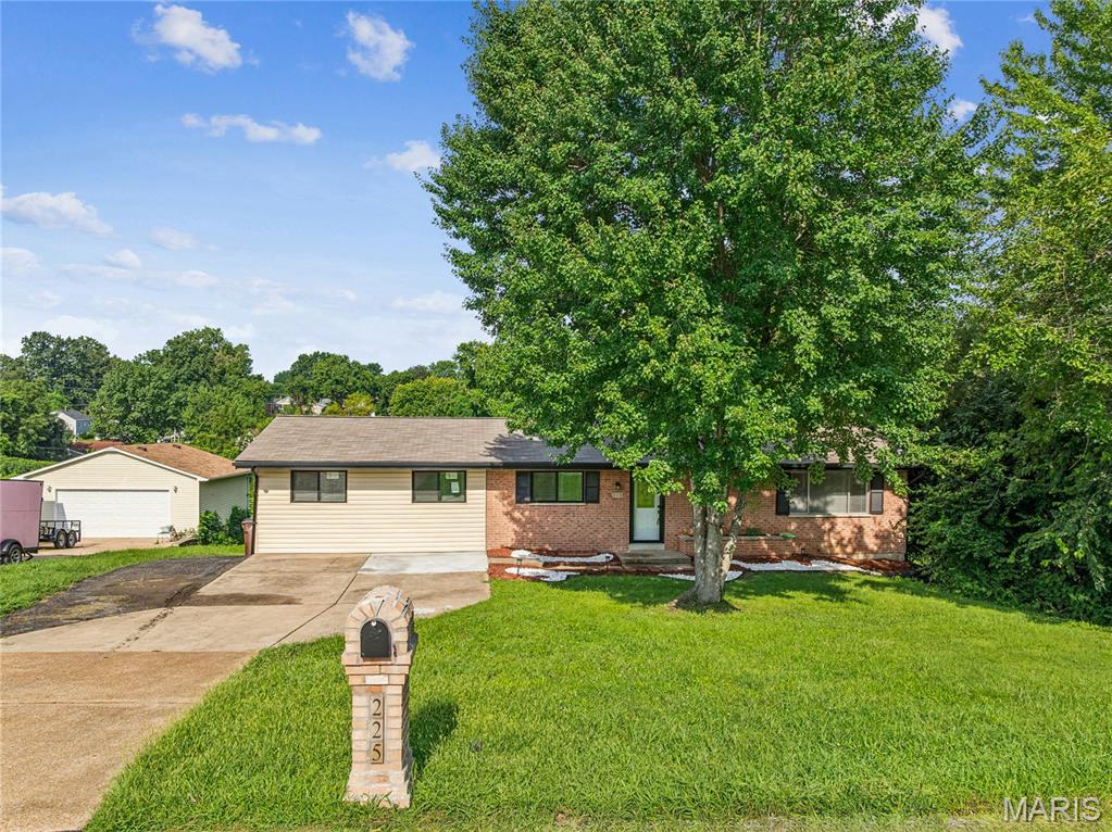 225 Day Drive Property Photo 1