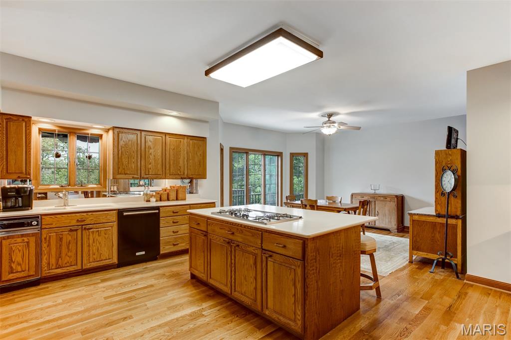 1075 Eureka Road Property Photo 14