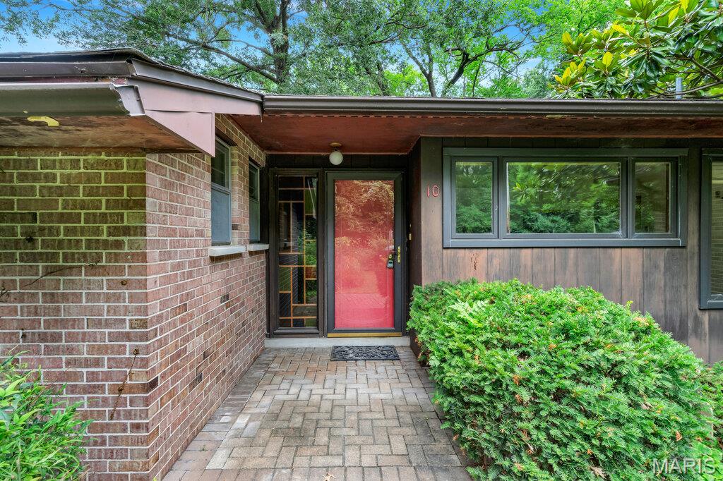 10 Sassafras Manor Property Photo 2