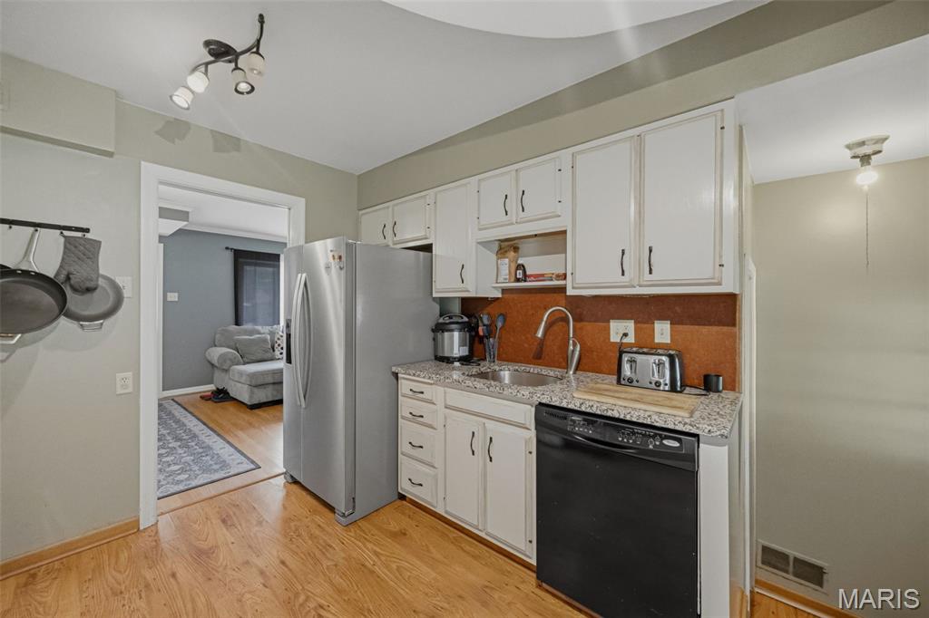 8139 S Laclede Station Road Property Photo 10