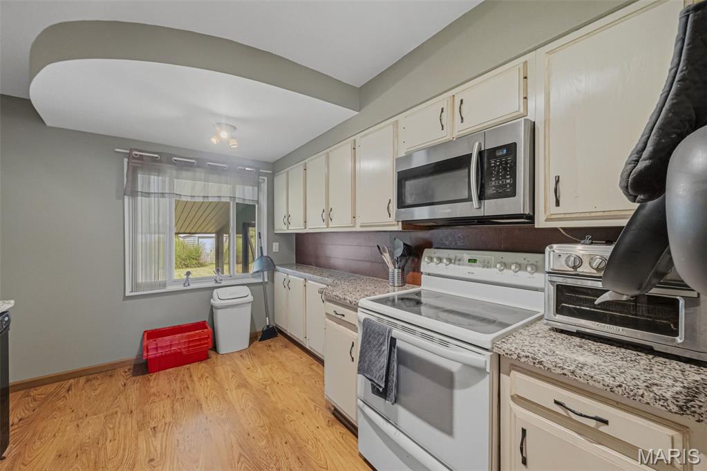 8139 S Laclede Station Road Property Photo 11