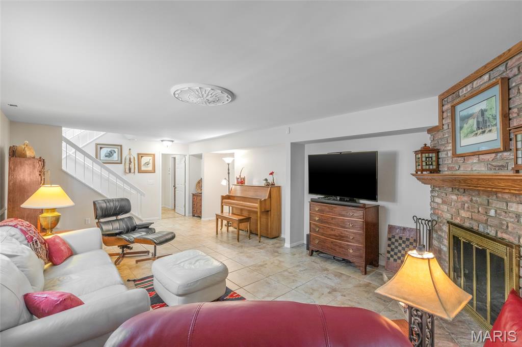 1529 Autumn Leaf Drive Property Photo 4
