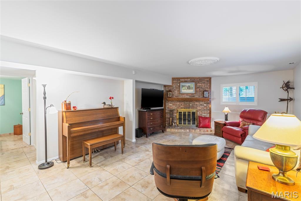 1529 Autumn Leaf Drive Property Photo 27