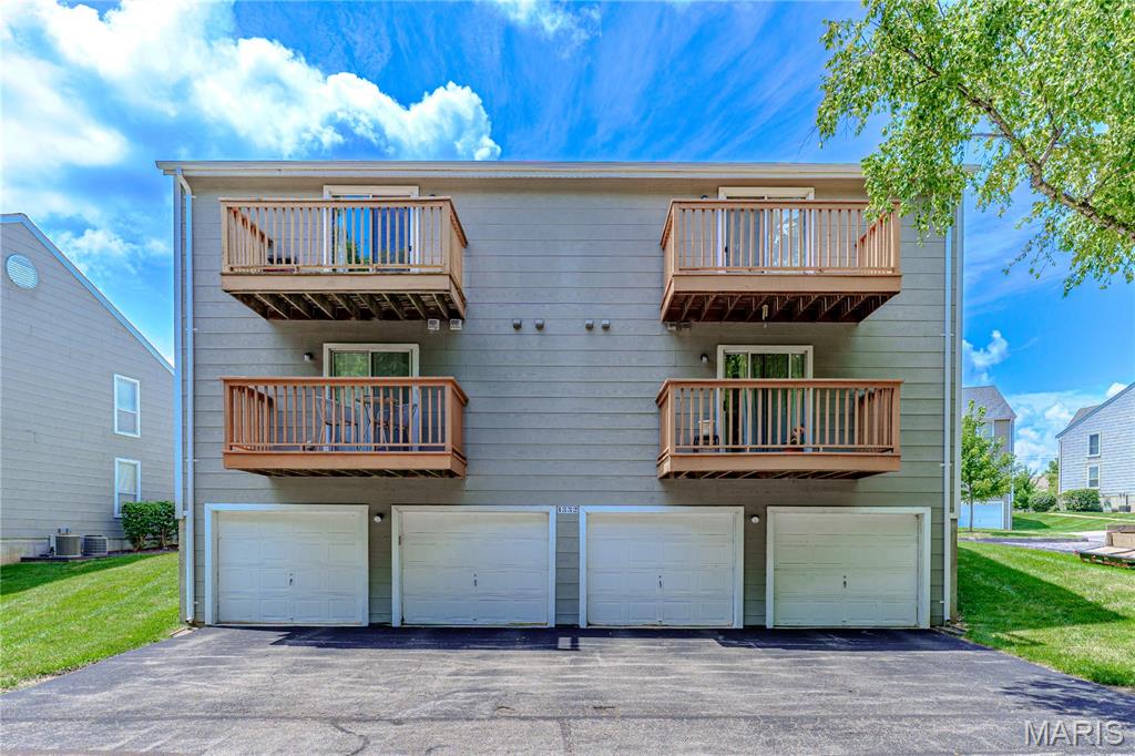 1332 Highland Oaks Drive D Property Photo 3