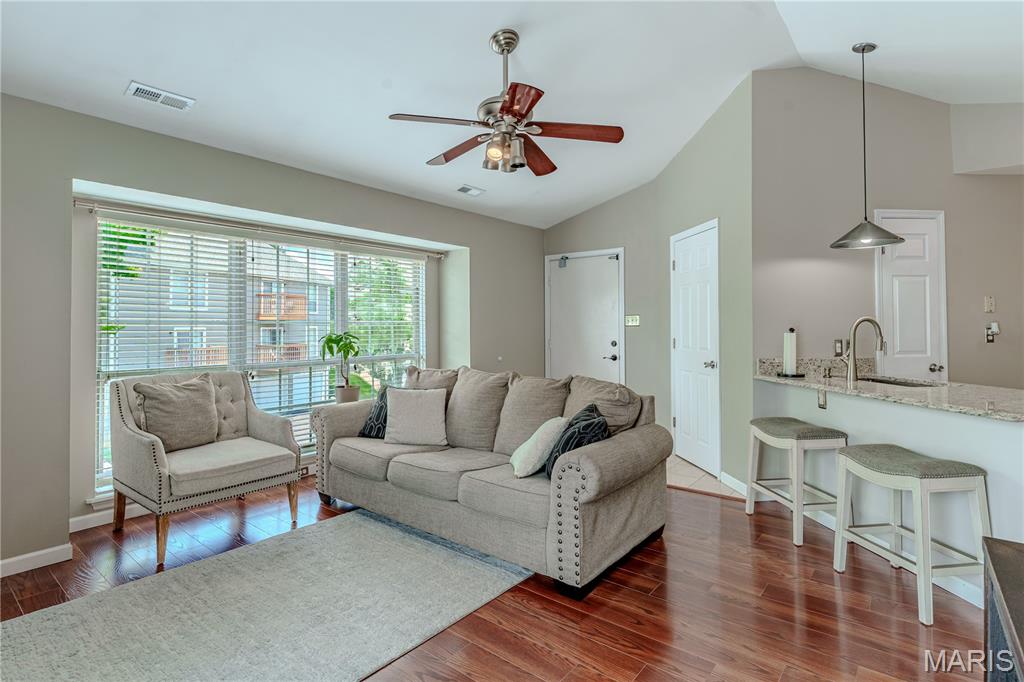 1332 Highland Oaks Drive D Property Photo 8