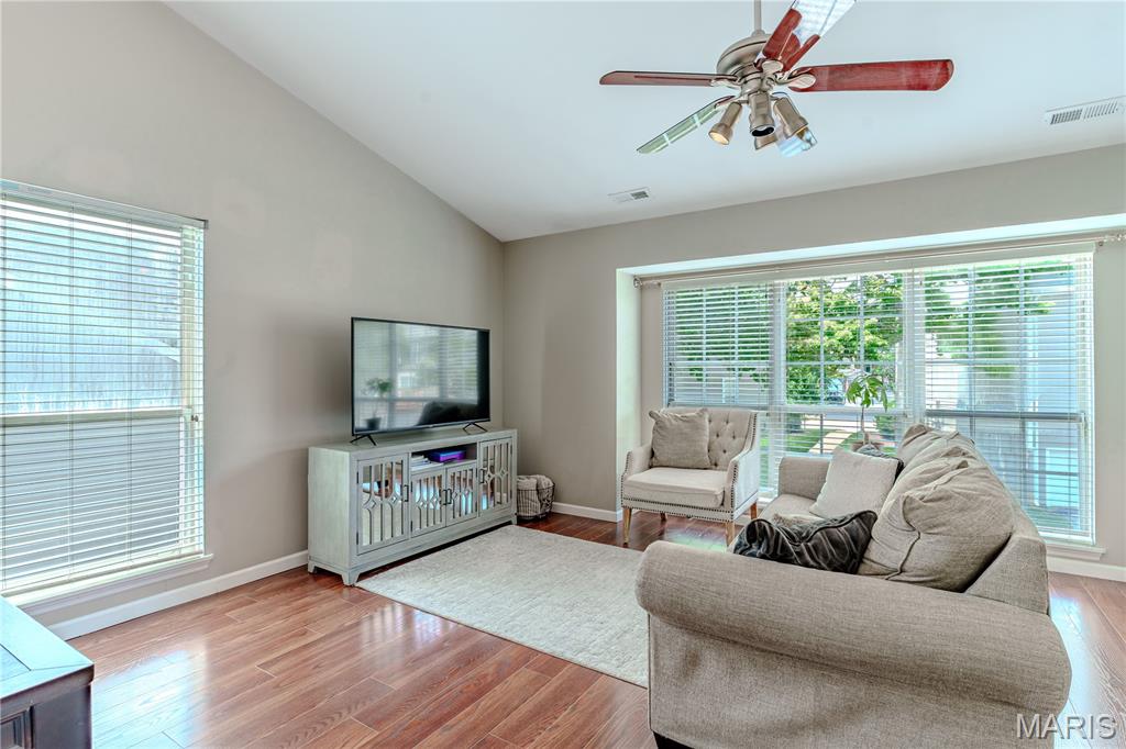 1332 Highland Oaks Drive D Property Photo 9