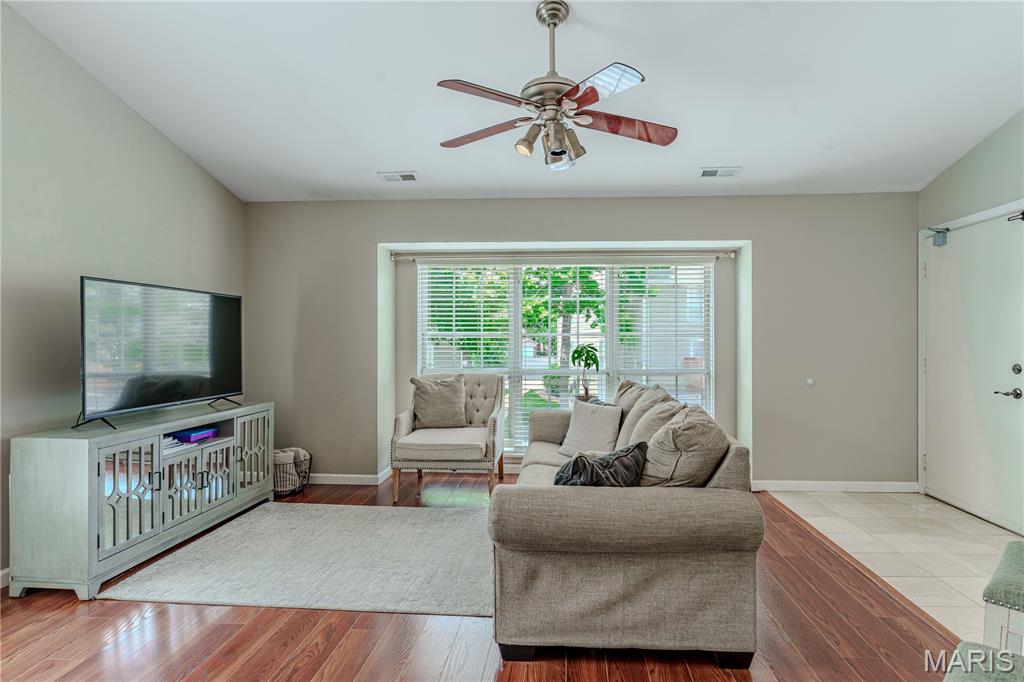 1332 Highland Oaks Drive D Property Photo 10