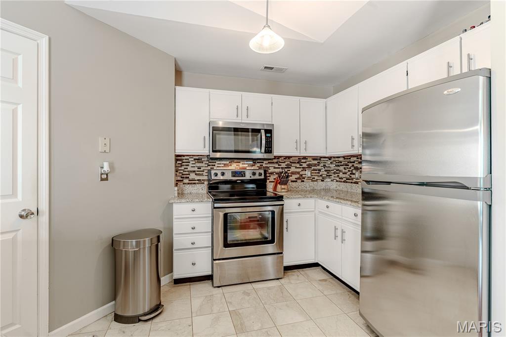 1332 Highland Oaks Drive D Property Photo 15