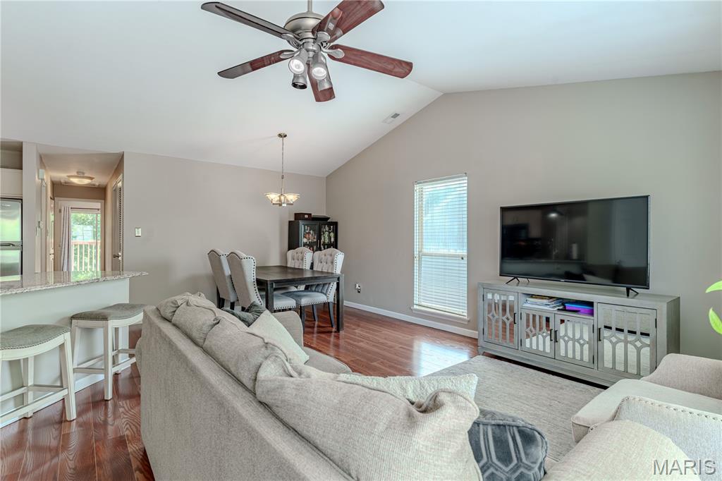 1332 Highland Oaks Drive D Property Photo 17