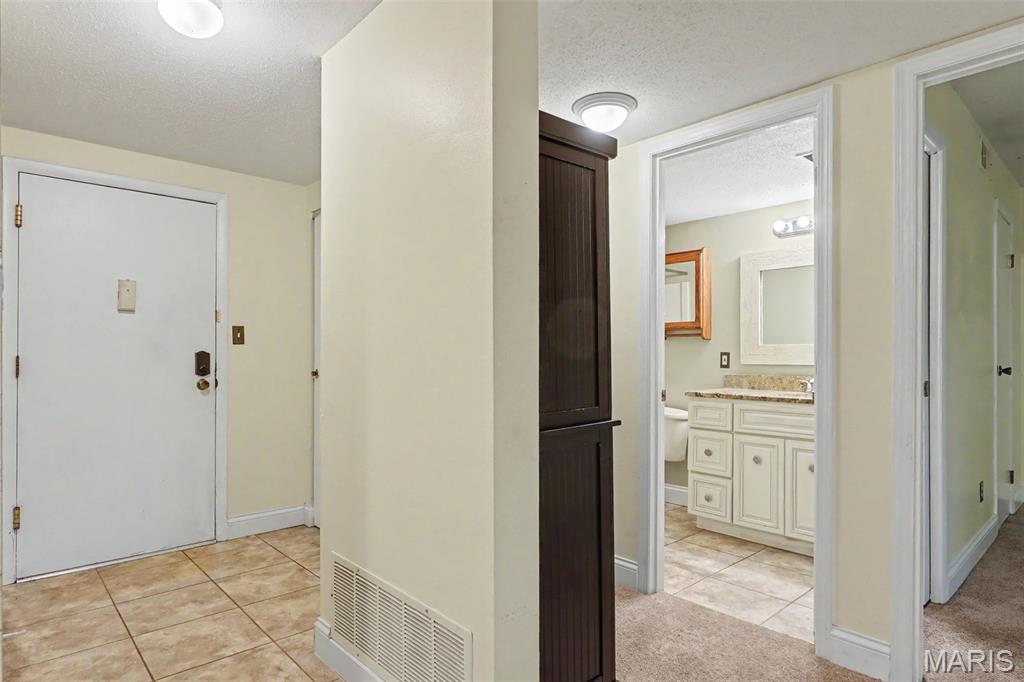 1410 Heritage Landing 305 Property Photo 3
