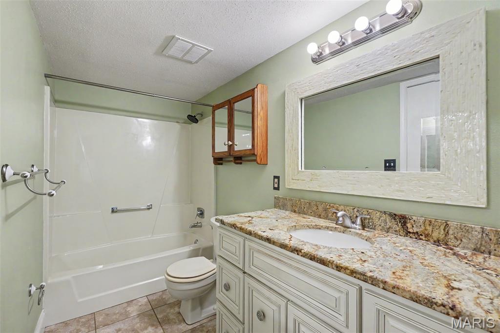 1410 Heritage Landing 305 Property Photo 15