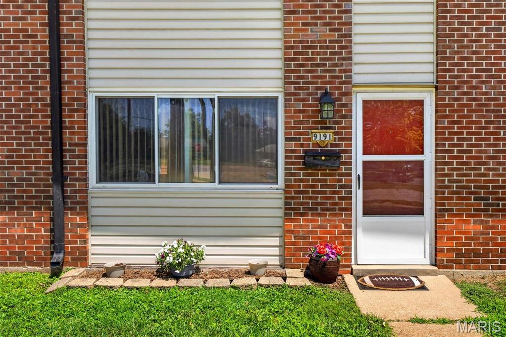 9191 Villaridge Court Property Photo 2
