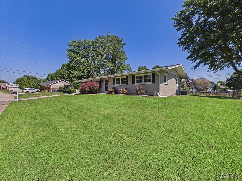 605 Fairway Street Property Photo 2