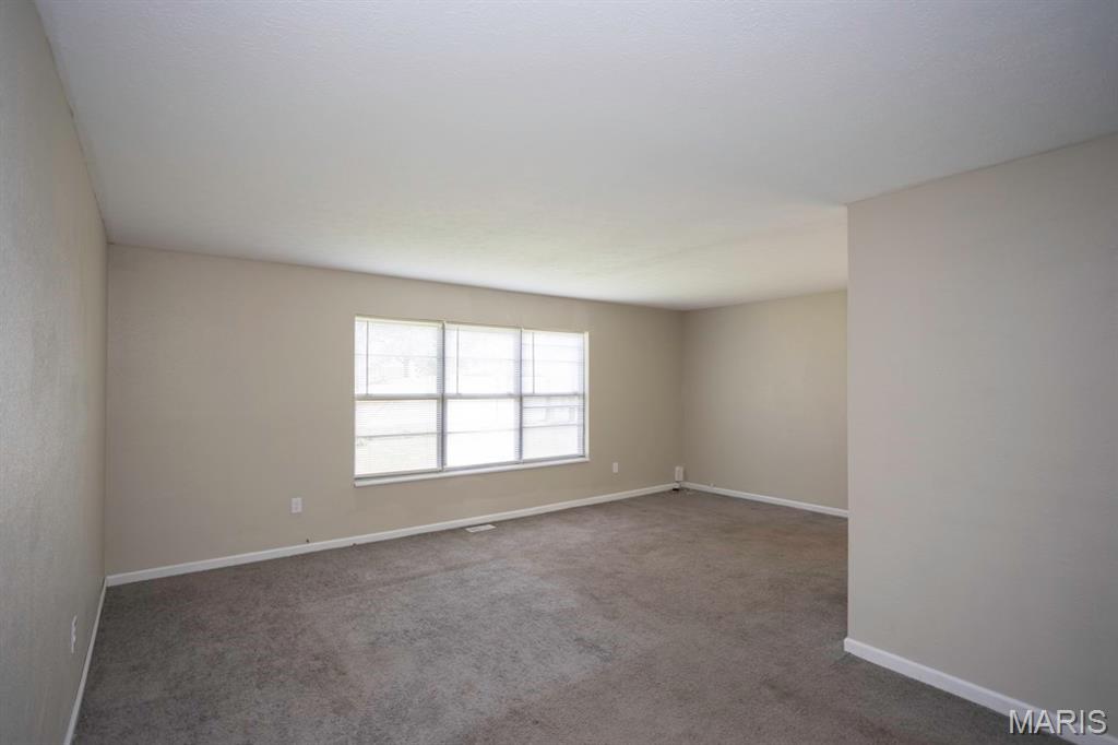 111 Barnett Property Photo 5