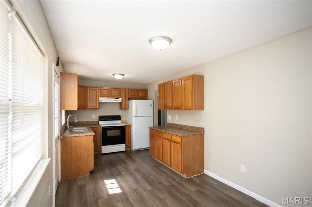 111 Barnett Property Photo 6