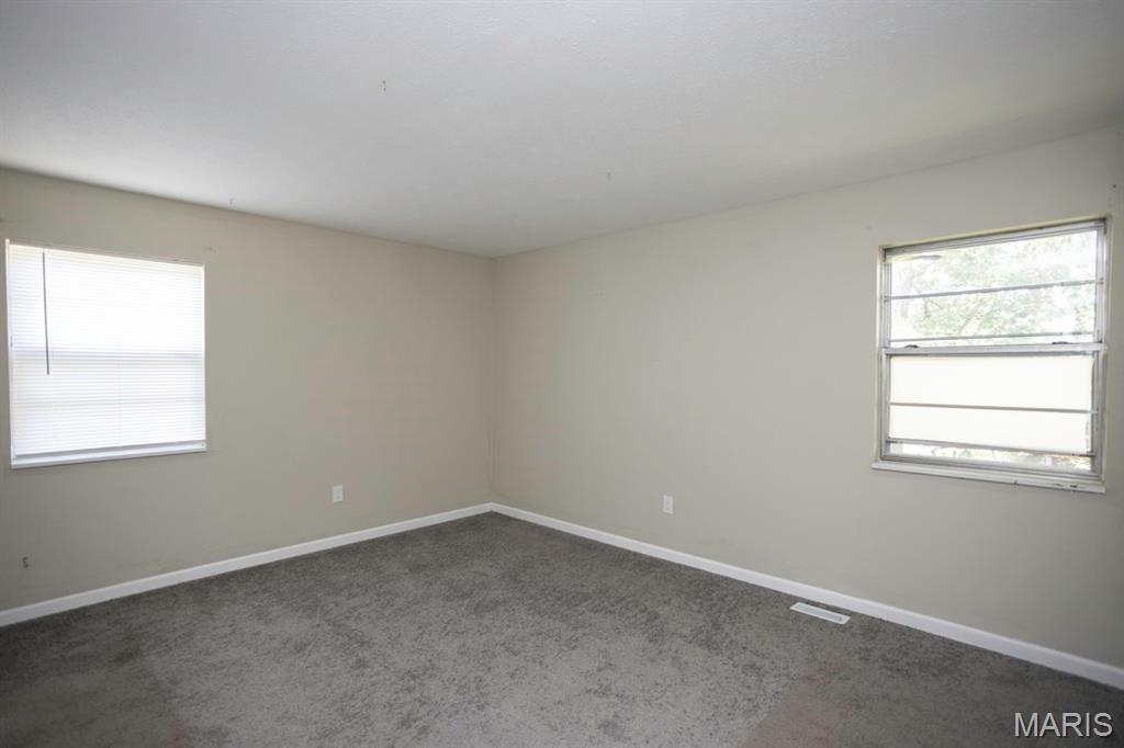 111 Barnett Property Photo 16