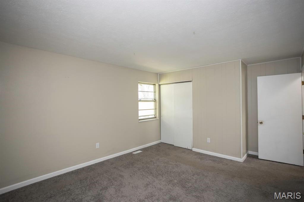 111 Barnett Property Photo 17