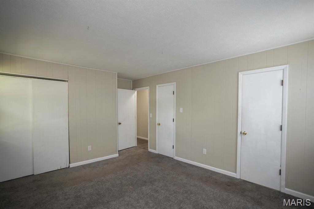 111 Barnett Property Photo 18