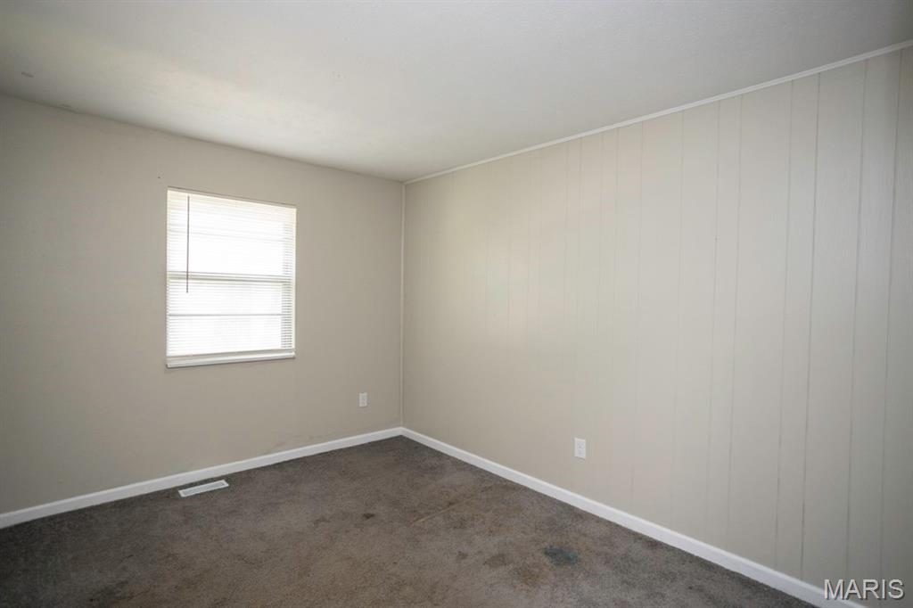 111 Barnett Property Photo 21