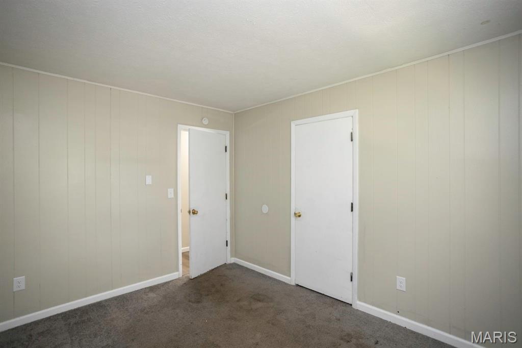 111 Barnett Property Photo 22
