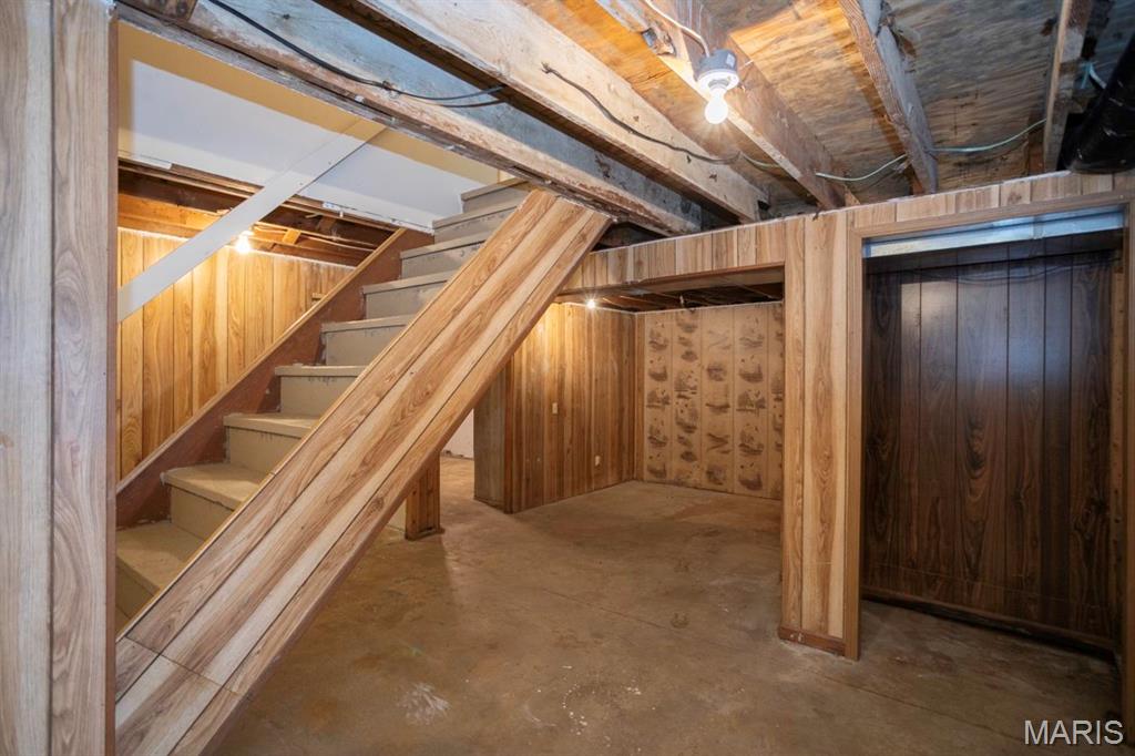 111 Barnett Property Photo 26
