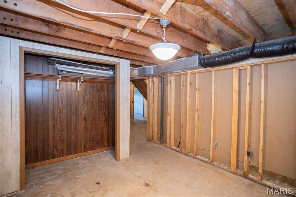 111 Barnett Property Photo 28