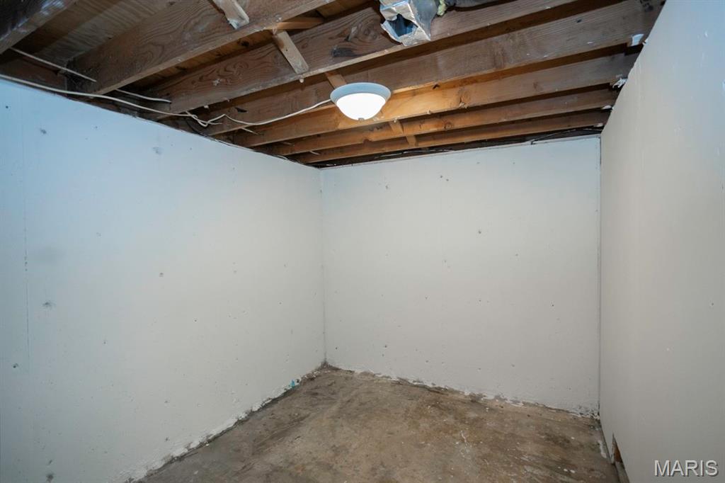 111 Barnett Property Photo 29
